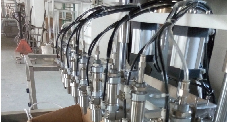 八頭油類灌裝機